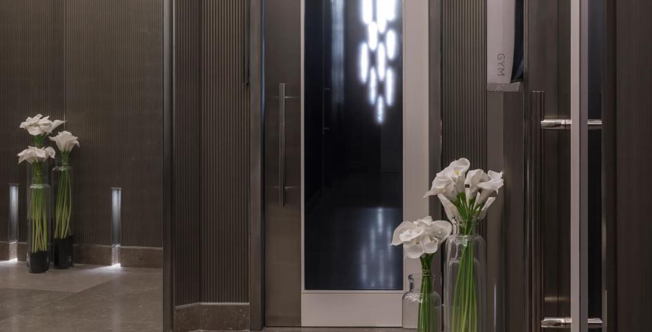 77 South Audley Street - Hallway with Bespoke Fluted Door Pull in Polished Nickel - PN