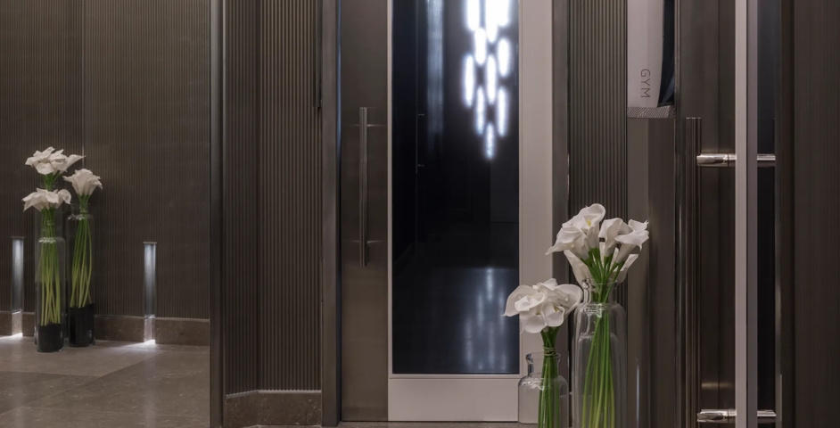 77 South Audley Street - Hallway with Bespoke Fluted Door Pull in Polished Nickel - PN