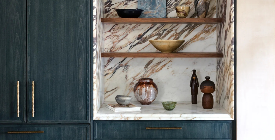 Bay House - Kitchen with Rolled & Hammered Cabinet Handle (CH1012) in Mid Antique Brass Waxed - MABW (+brochure license)