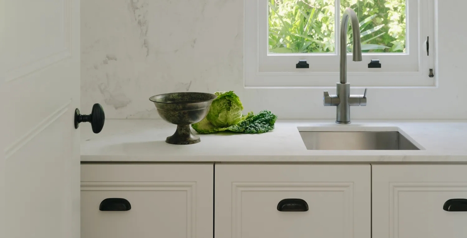 The Lookout (Web Resolution) – Kitchen Sink with Fentiman Door Knob (DK1060) and Buxton Cup Cabinet Handle (CH1106) in Dark Bronze Waxed - DBZW