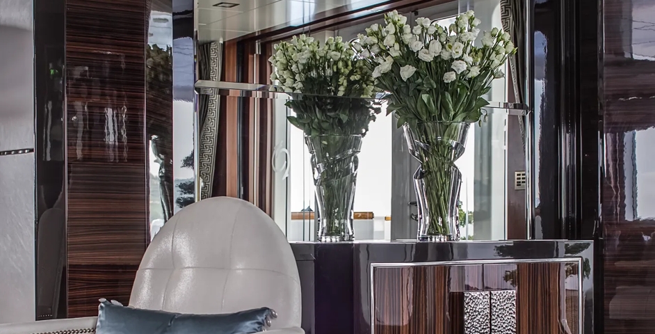 My Turquoise - Lounge with Hammered Door Pull (DP1029) in Polished Stainless Steel - PSS