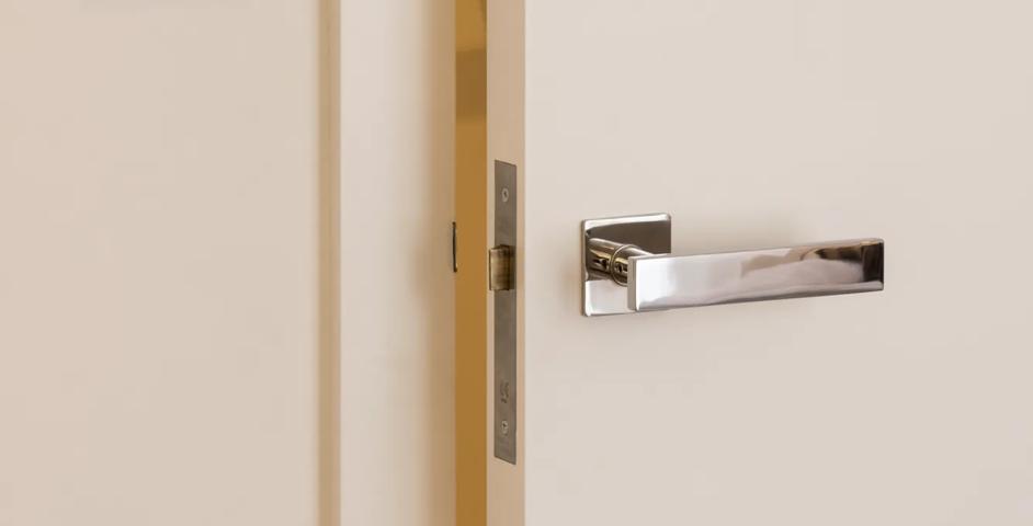 6 GP - Hallway with Bespoke Lever in Polished Nickel - PN