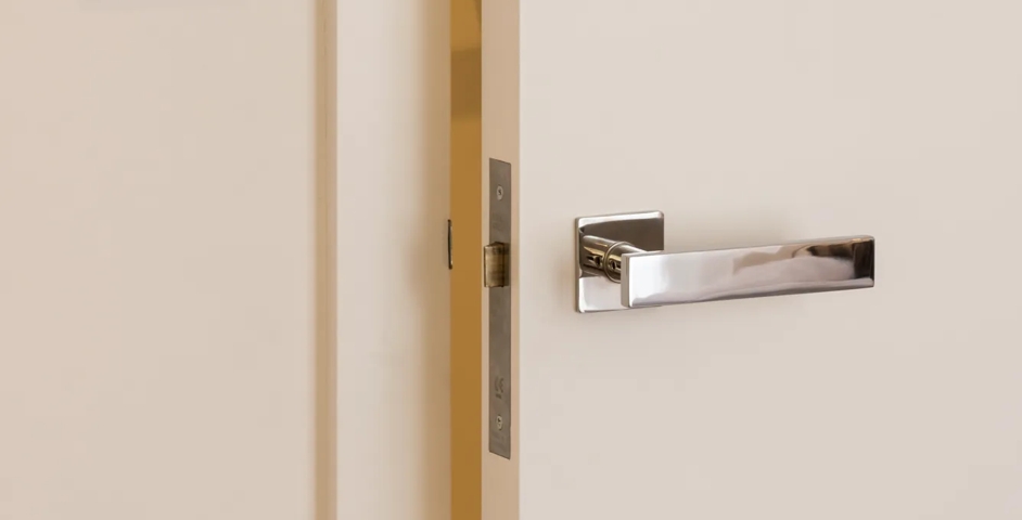 6 GP - Hallway with Bespoke Lever in Polished Nickel - PN