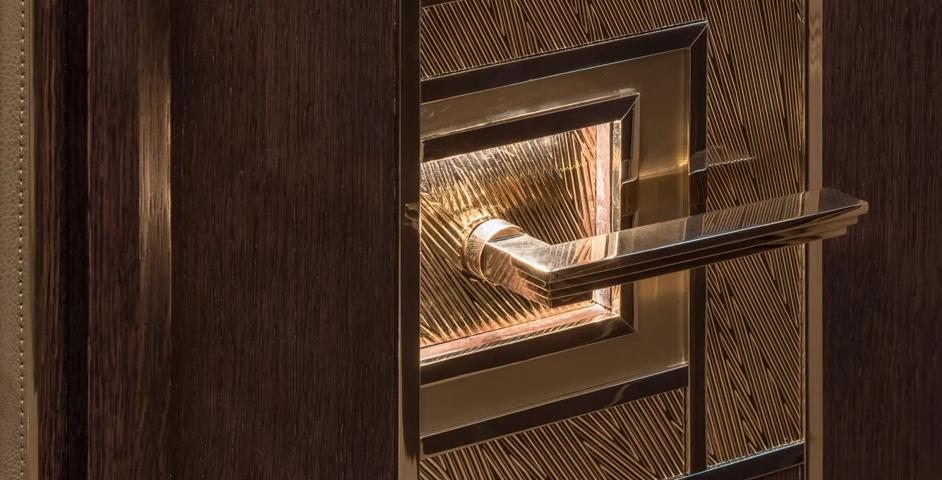 77 South Audley Street - Close Up of Bespoke Drayton Lever (LV1090) in Almond Gold