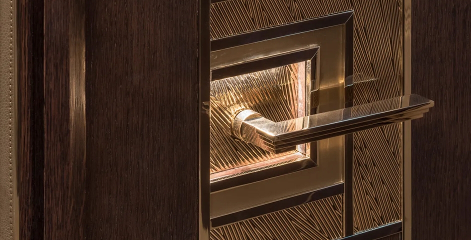 77 South Audley Street - Close Up of Bespoke Drayton Lever (LV1090) in Almond Gold