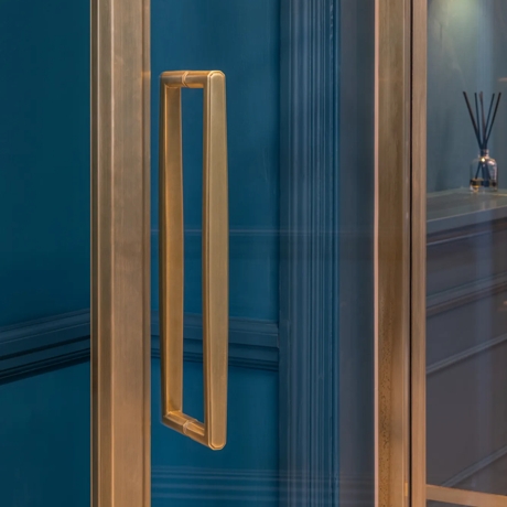 12 Upper Grosvenor Street - Reception with Alexander Door Pull (DP1060) in Brushed Brass Waxed - BBW