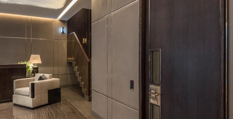 77 South Audley Street - Reception with Bespoke Drayton Lever (LV1090) in Almond Gold