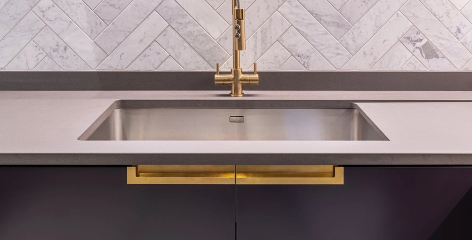 67 Lansdowne Road - Kitchen with Rohe Integrated Cabinet Handle (CH1100 & CH1102) in Brushed Brass Waxed - BBW