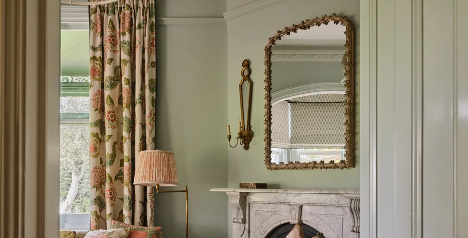 Warrnambool House – Powder Room with Darlington Lever (LV1158) in Mid Antique Brass Waxed - MABW