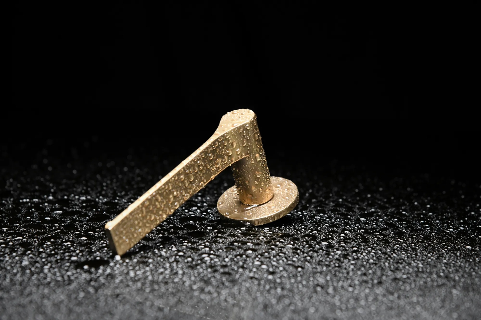 Ceramic Water Shot with Fonteyn Lever in Mid Antique Brass Ceramic - CMAB