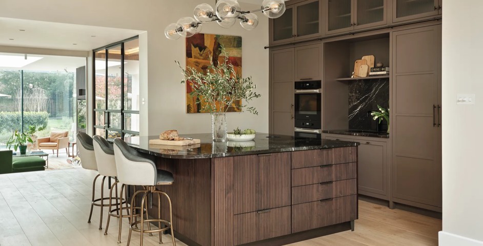 The Wilderness Kitchen & Lounge with Cube Edge Pull (EP1003) and Montgomery Diamond Knurled Cabinet Handle (CH1075) in Dark Bronze Waxed - DBZW