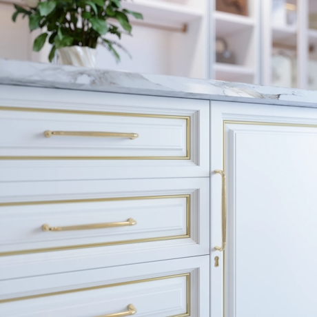 Joinery with Hurleigh Cabinet Handle (CH1054) & Knock-In Shadow Keyhole Escutcheon (ES1111) in Polished Brass Waxed - PBW