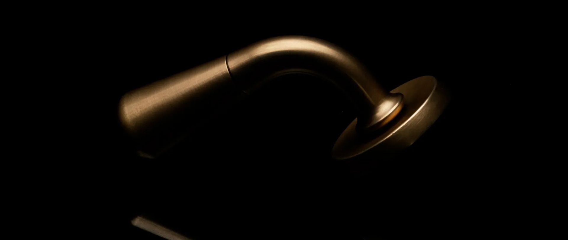 Levant - Levant Lever Handle (LV1222) in Mid Antique Brass Waxed - MABW