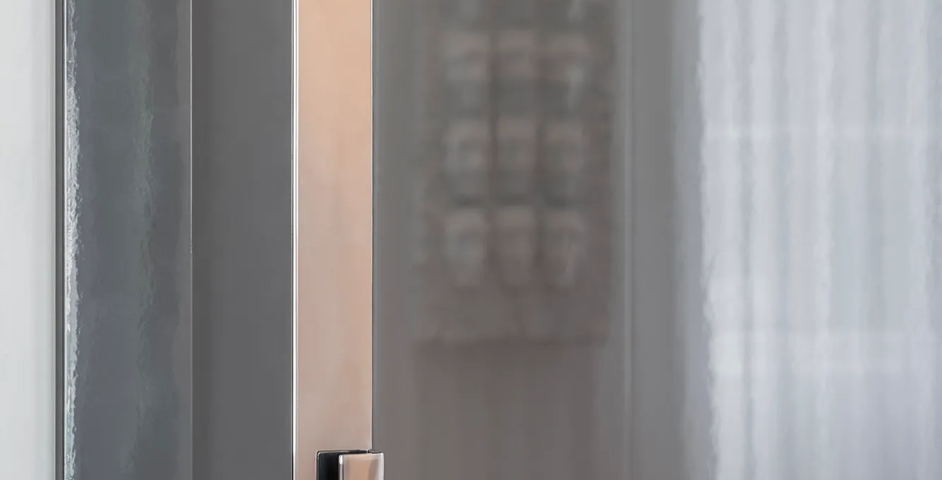 6 GP - Bedroom with Recessed Pull Handle and End Pull (SF1068) in a bespoke size in Polished Nickel - PN